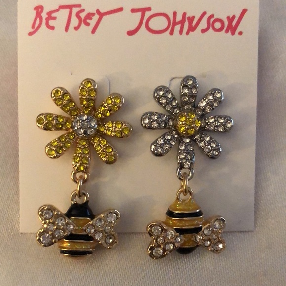 Betsey Johnson Daisy & Bee Mismatched Drop Earrings Crystal Accents NWT - Picture 11 of 15